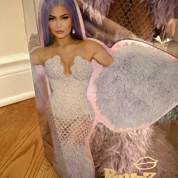 Nwt Bratz x Kylie Jenner 24-Inch Large-Scale Fashion Doll with Gown, 2 Feet Tall - Picture 5 of 12